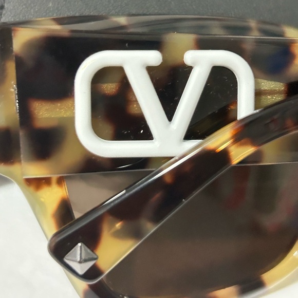 NWT Valentino 54mm square brown tan color sunglasses - Picture 5 of 12